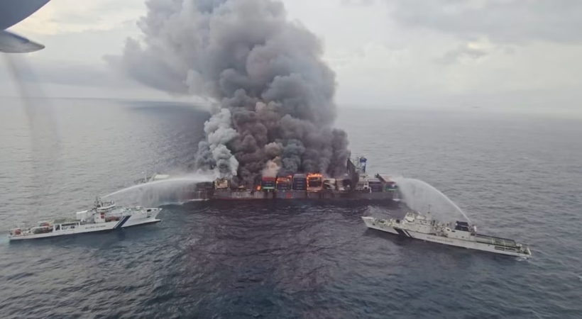 Navy intervenes directly to tow the burning ship Wanhai