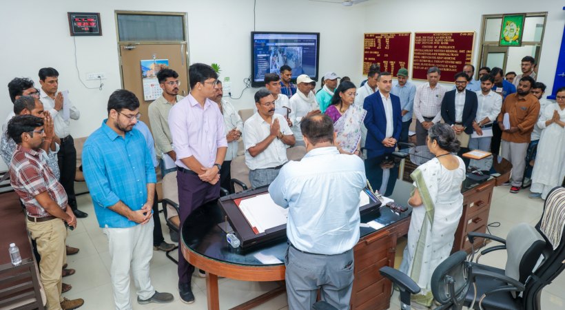 Air India flight crash Shamseer gave 6 crore package to BJ Medical College