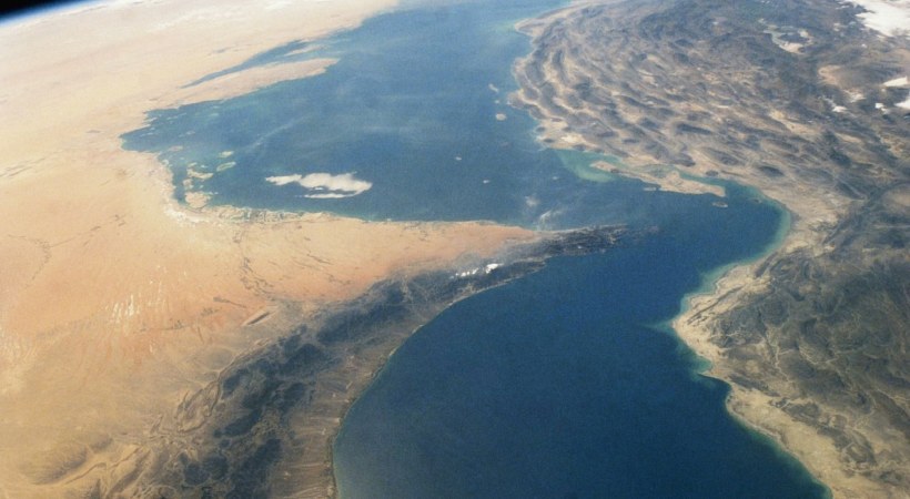 Iranian parliament recommends Strait of Hormuz closure