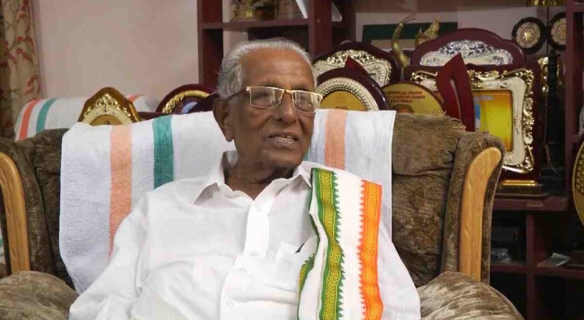 ex minister and congress leader cv padmarajan passed away