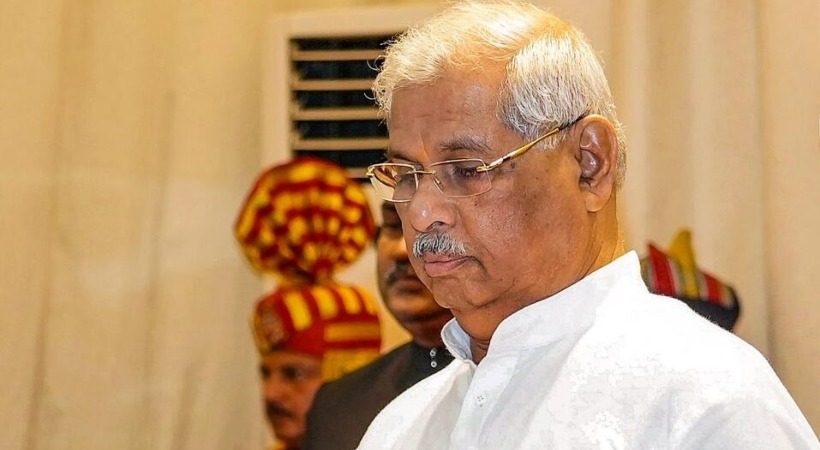 Government-Governor conflict and sfi protest explained